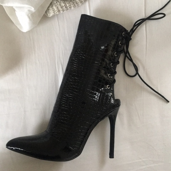 Boohoo-Brand new lace up boots with open heel - Picture 1 of 6